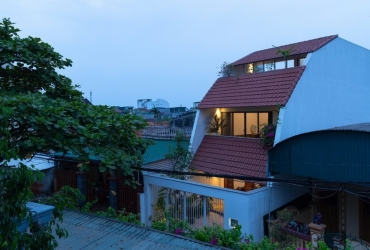 Ngôi nhà 3 mái ngói độc lạ tại Nghệ An